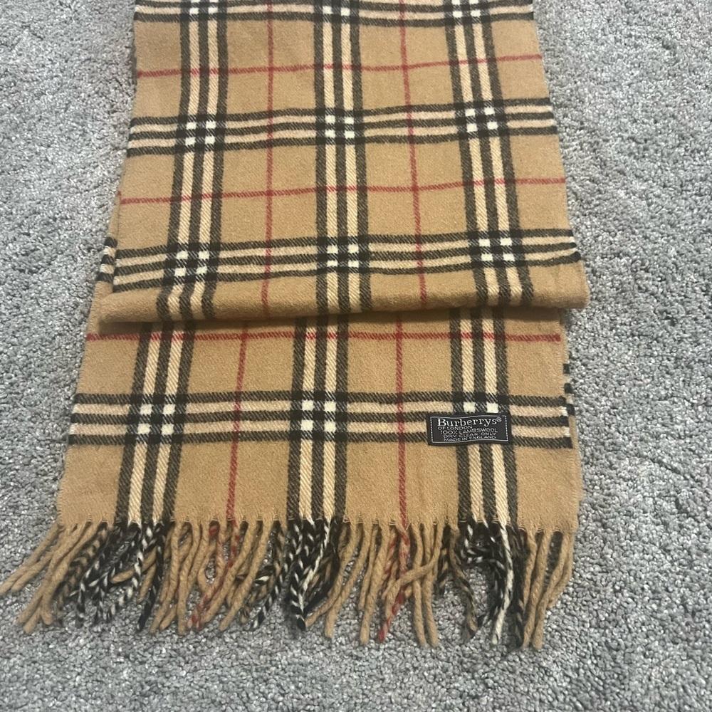 Authentic Burberry 100% lambswool scarf